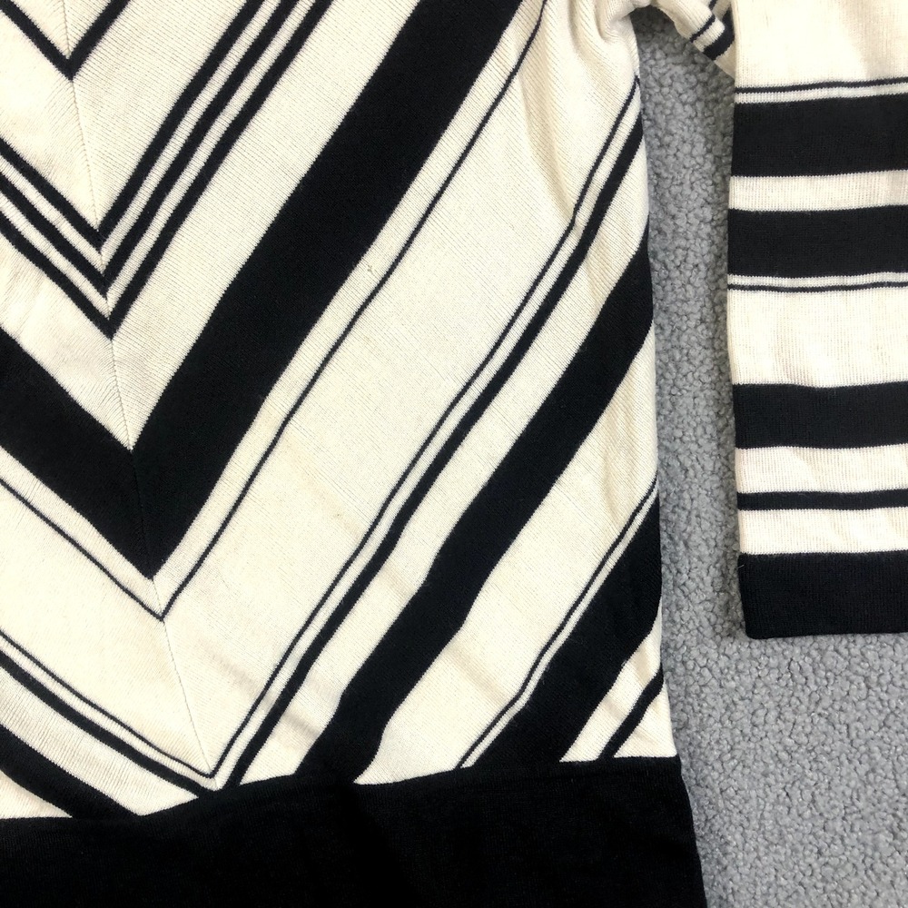 Dana Buchman Sweater Women's Sz XS Black Chevron Mesh V-neck - Picture 8 of 9